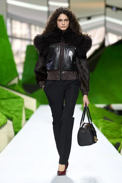 Look 14